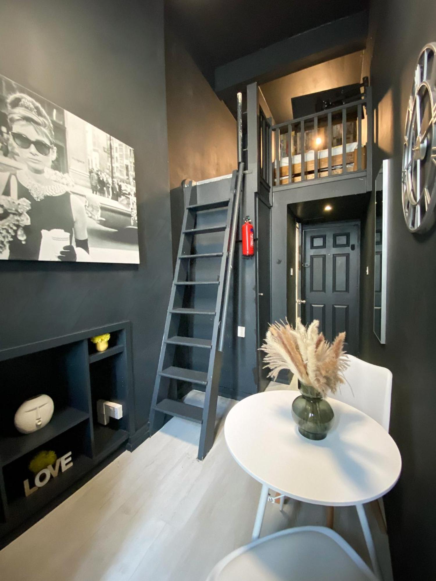 Modern Close To Hyde Park Apartment