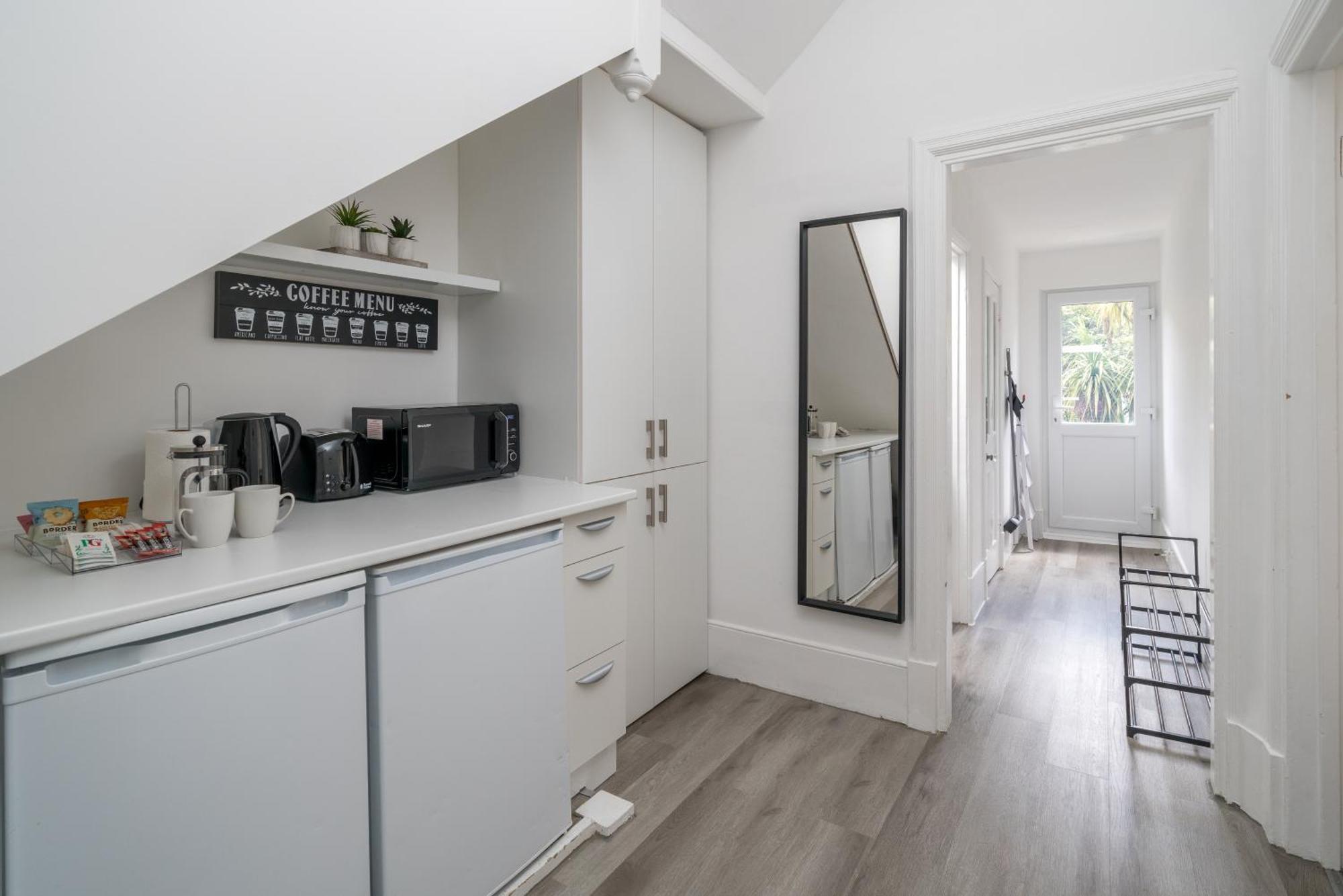 Spacious King Size 1bed Flat In Leafy Suburb Apartment *