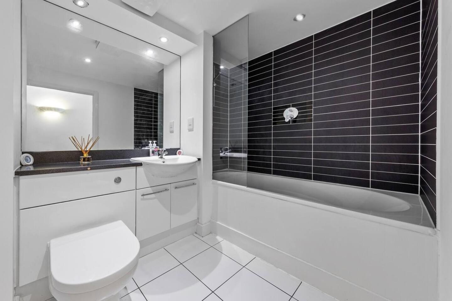 Lovely & Cosy 2 Beds Skyline View Appartement *