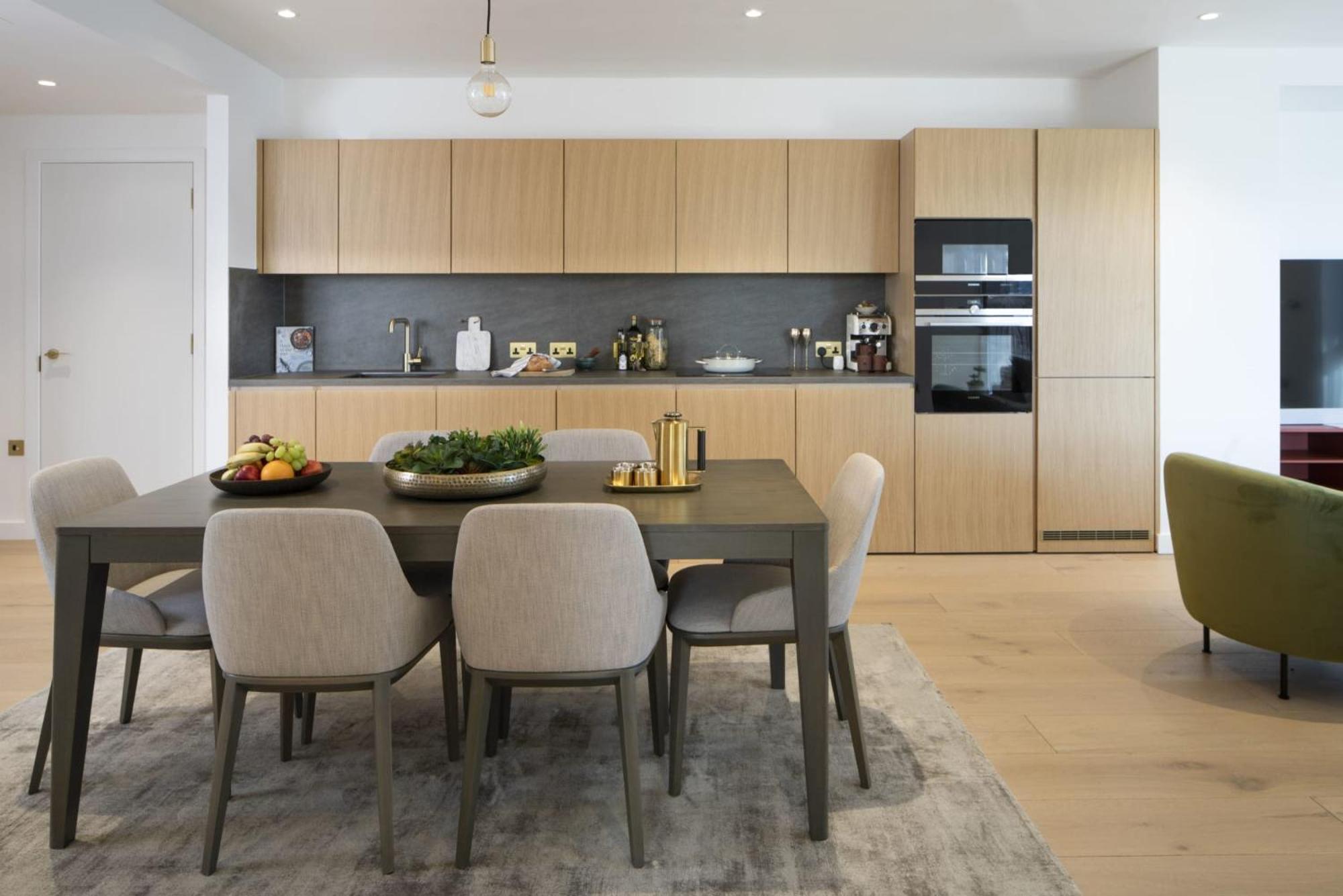 Modern At Enclave Located In Central * Londen