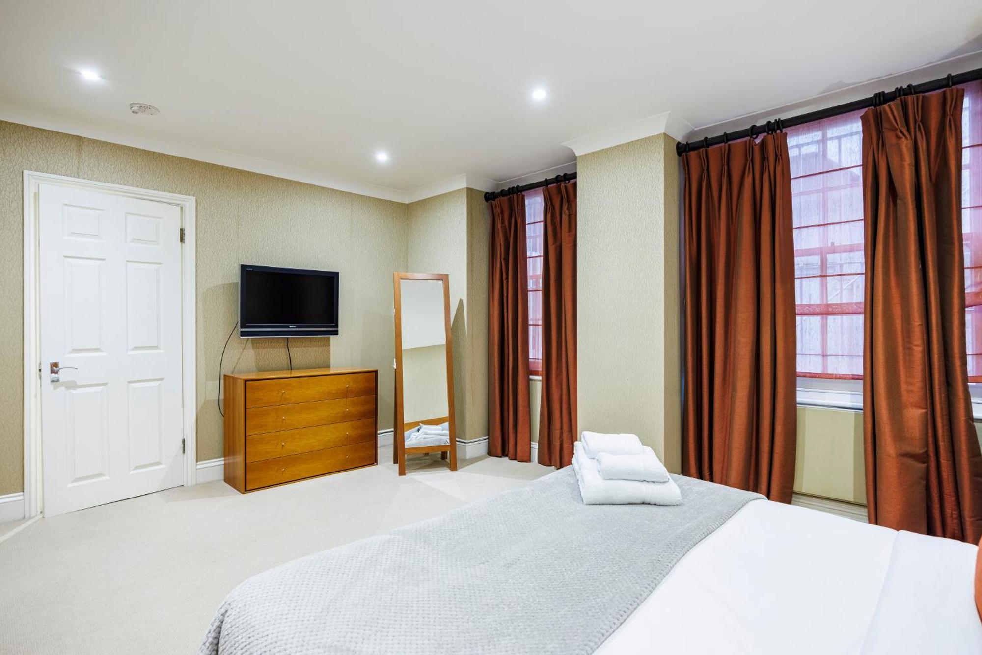 Hyde Park Hideaway Sleeps 6 * Londen