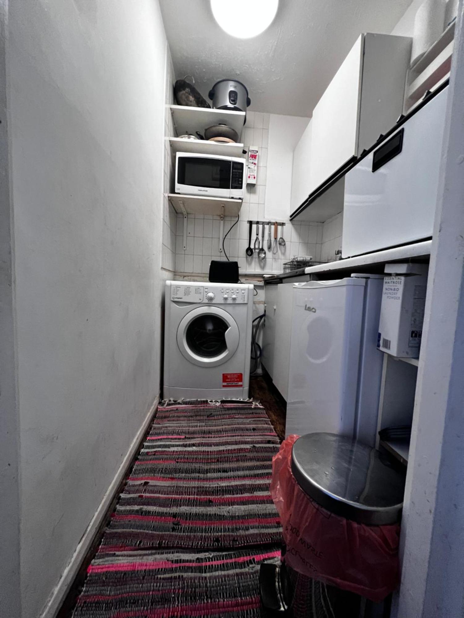 Hyde Park Has Private Balcony With Tranquil Garden View Appartement