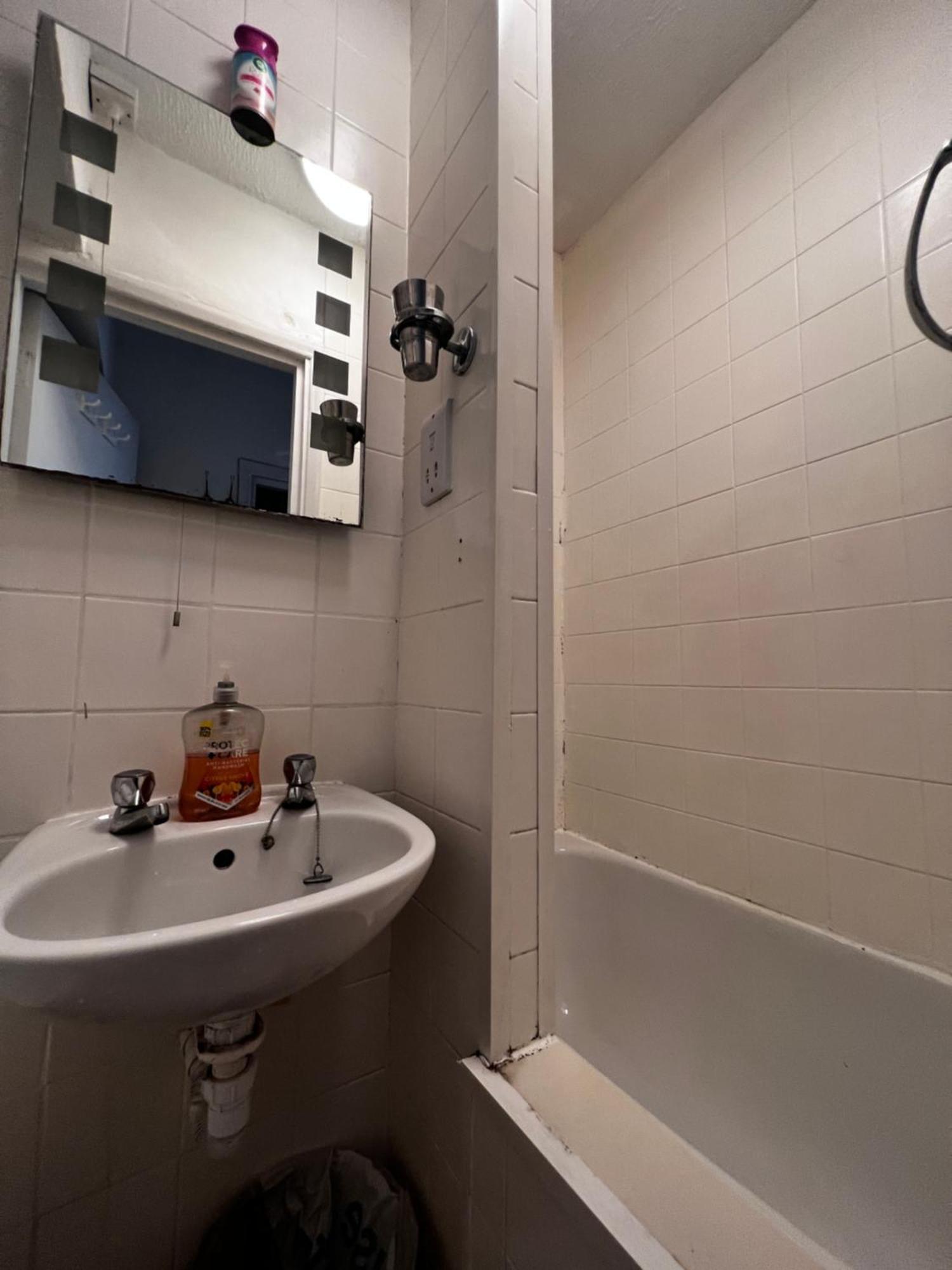 Hyde Park Has Private Balcony With Tranquil Garden View Appartement *