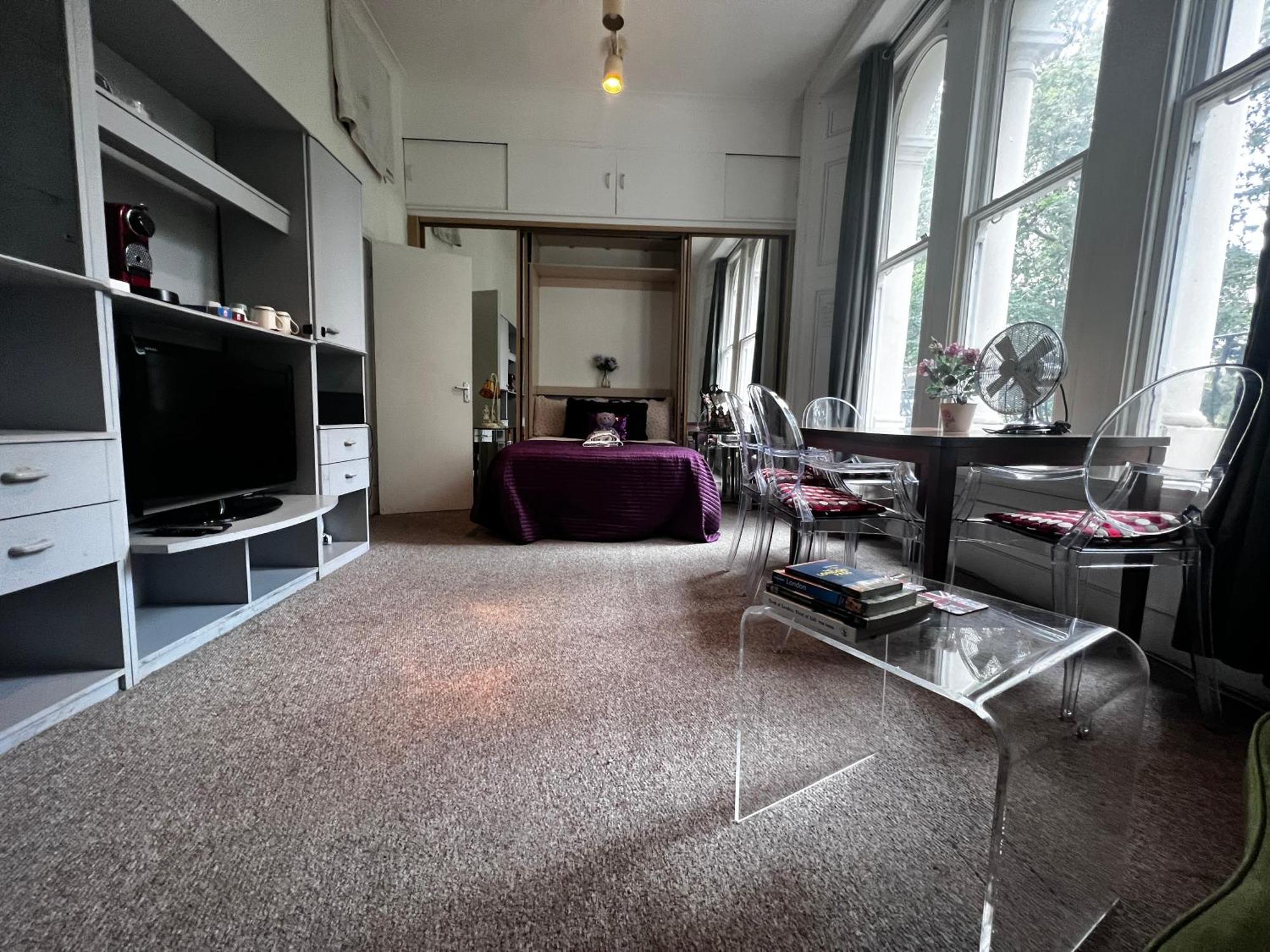 Appartement Hyde Park Has Private Balcony With Tranquil Garden View