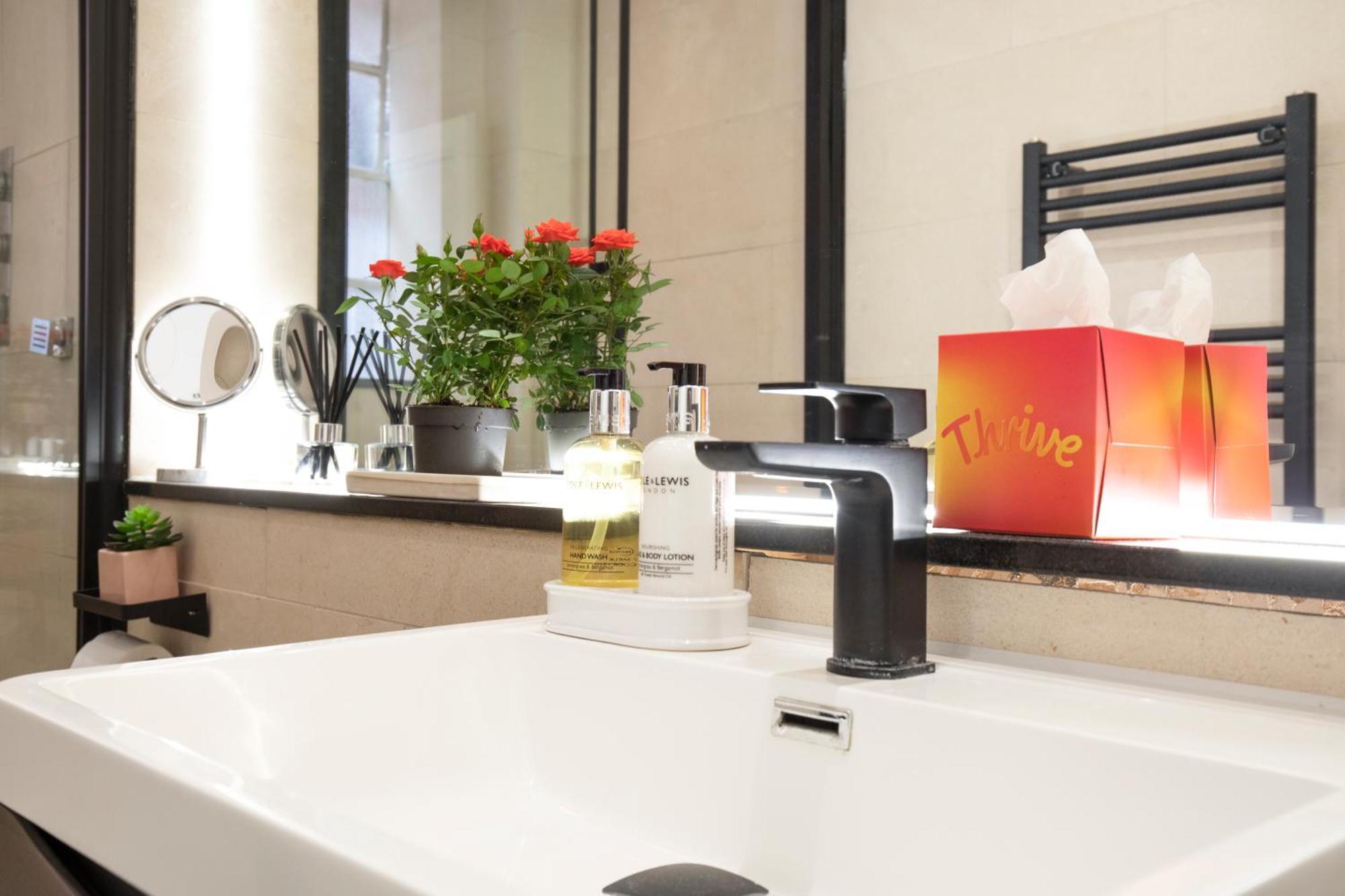 Modern Quiet 1 Bed Flat -mayfair Apartment London