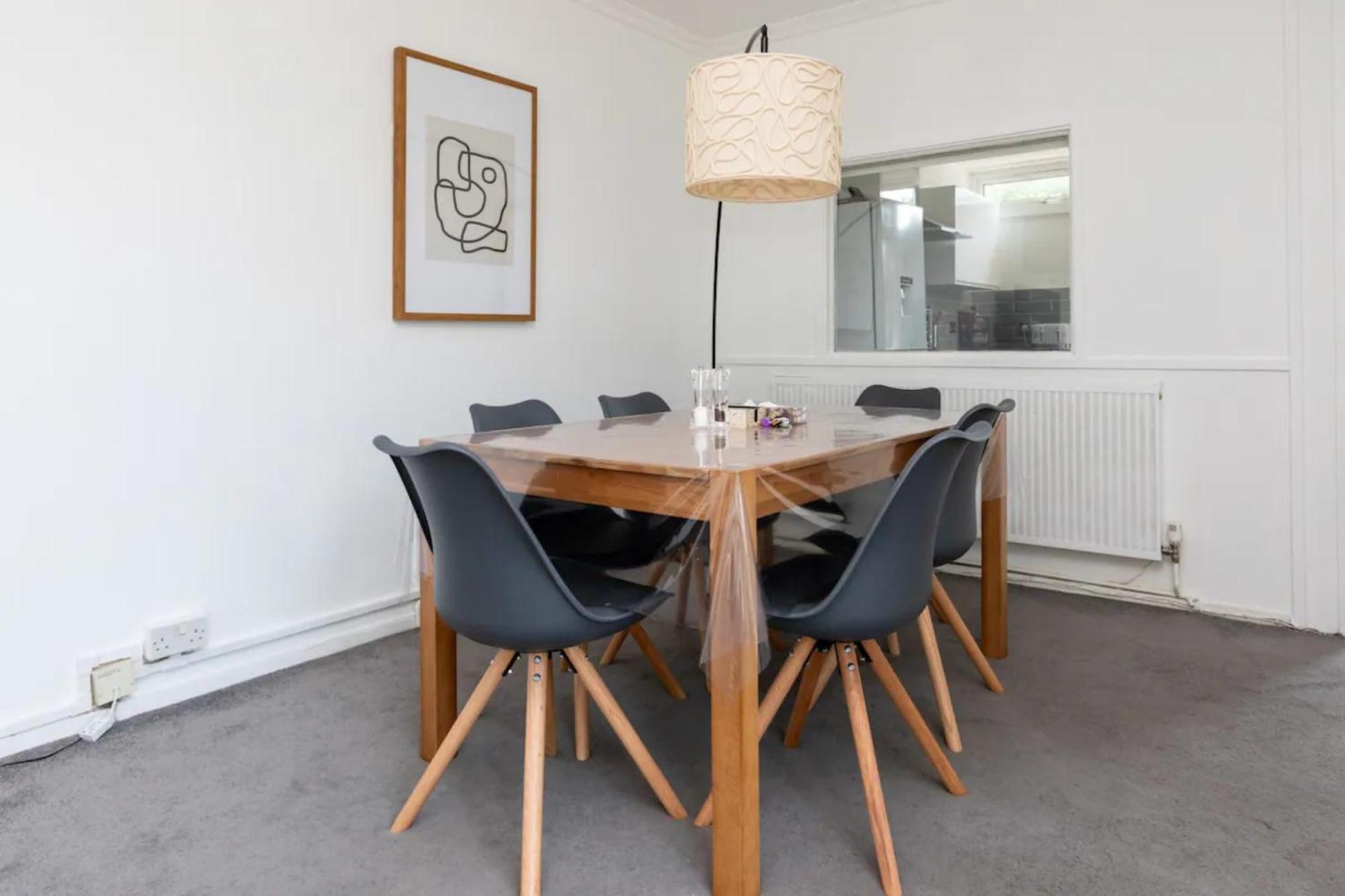 Spacious & Welcoming 4bd House - Kennington Apartment London