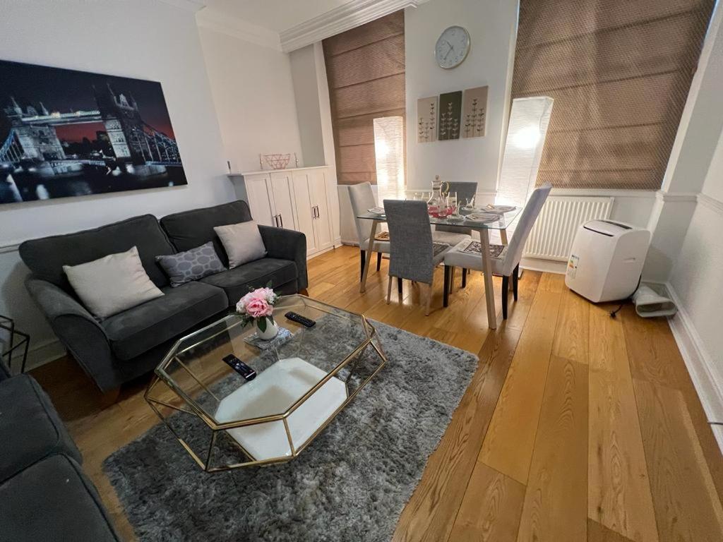 Stunning 2 Bedroom In Mayfair *