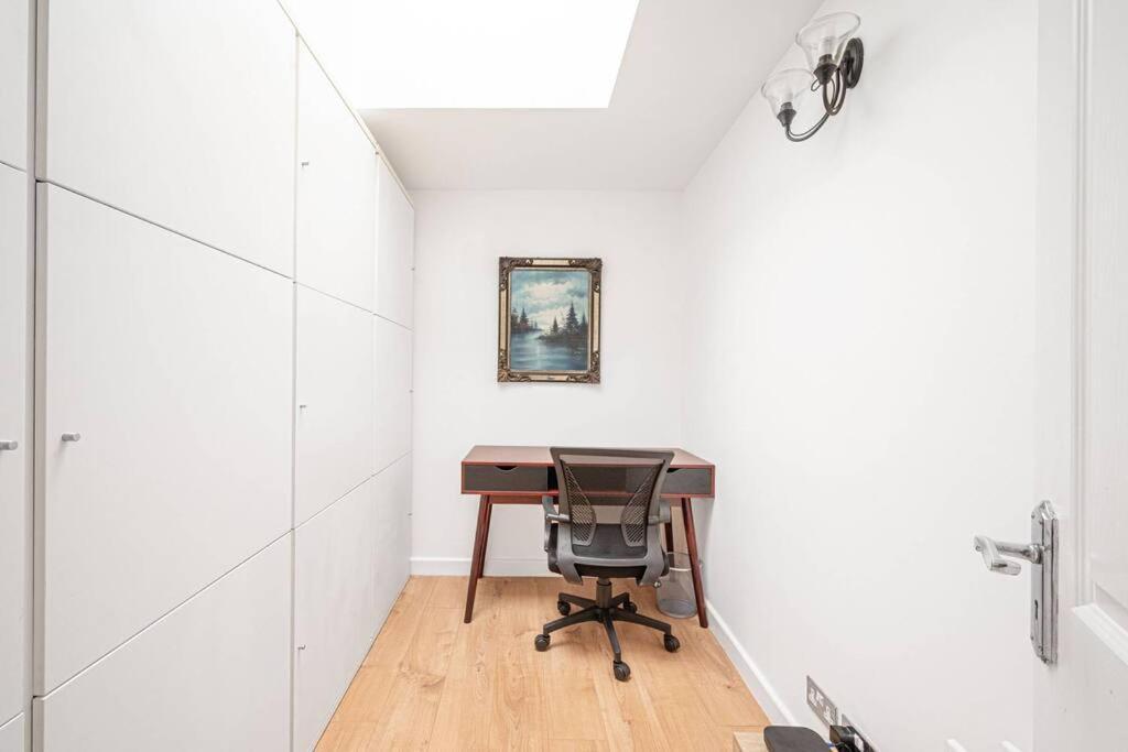 Charming In Hampstead Heath London