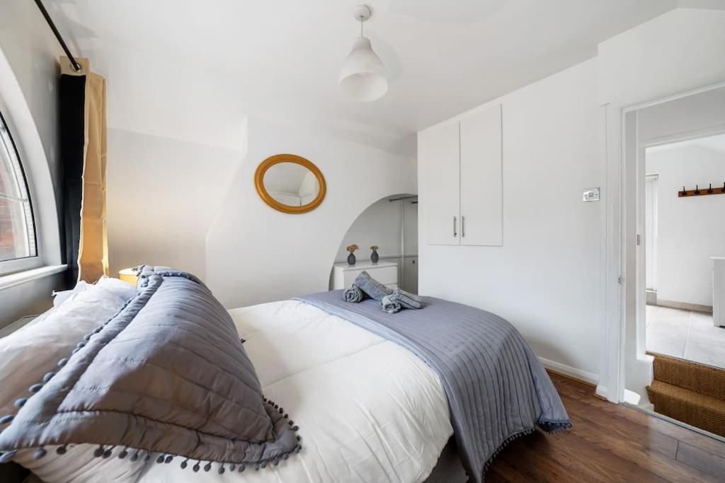 Charming In Hampstead Heath London