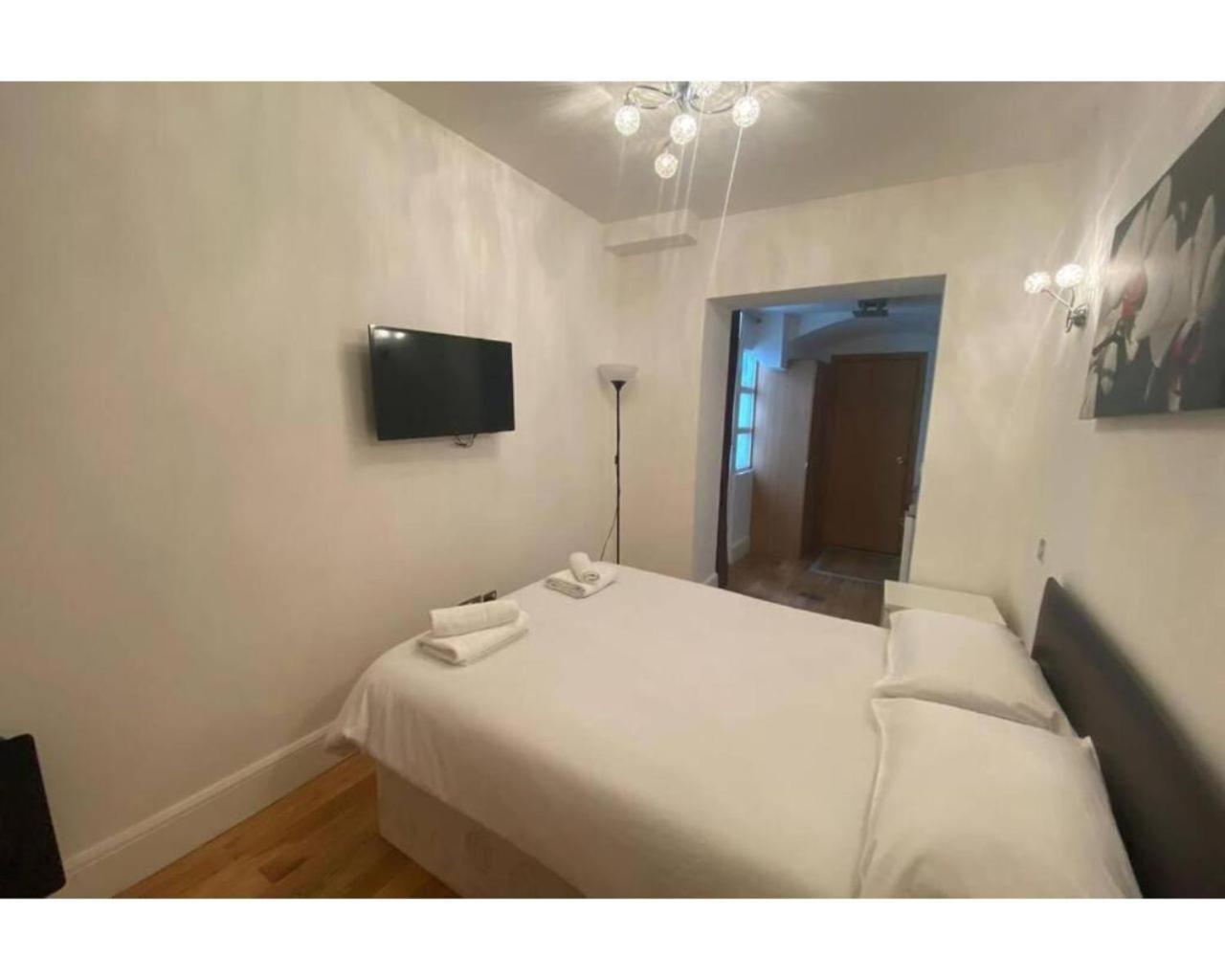 80 Inverness Terrace