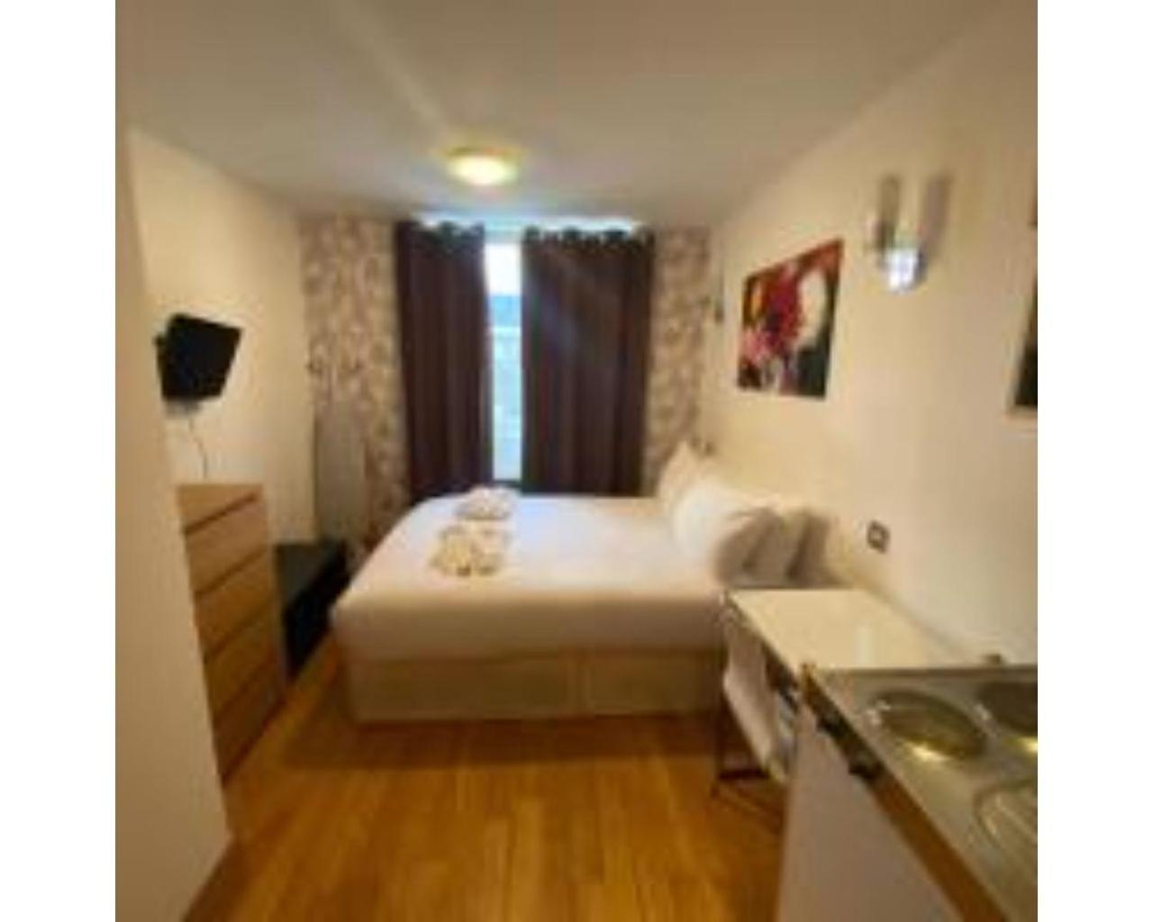 80 Inverness Terrace Apartment