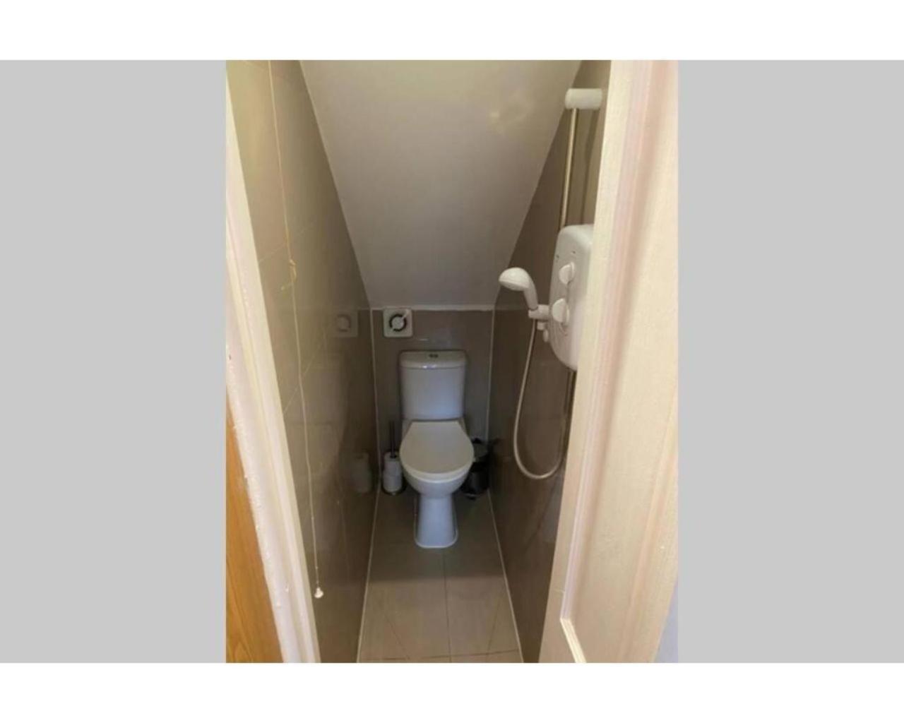 80 Inverness Terrace Apartment *