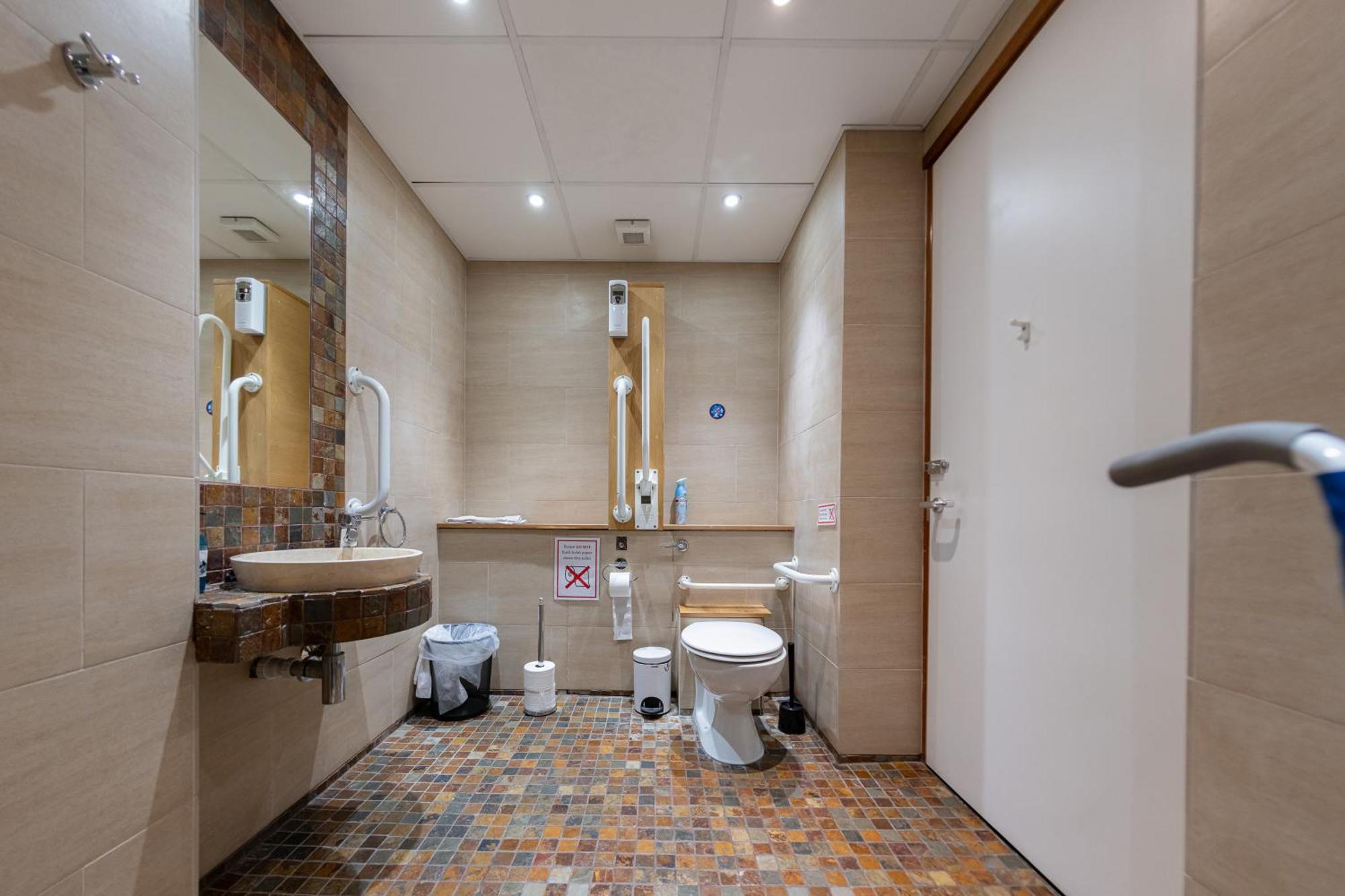 Pax Hostel London