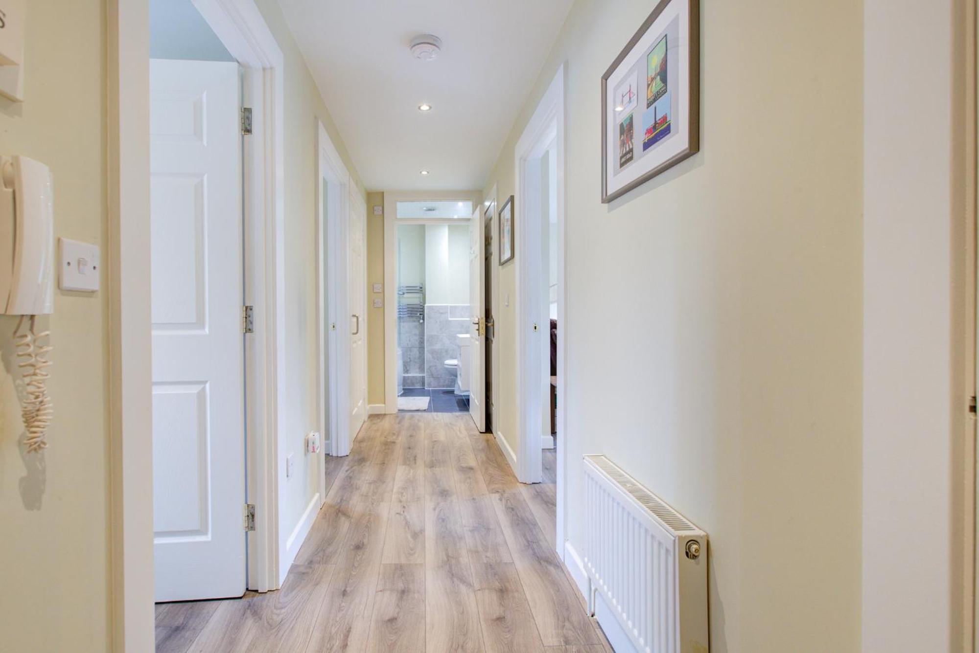 Spacious & Modern 2 Bed Sleeps 5 In Walthamstow Apartment *
