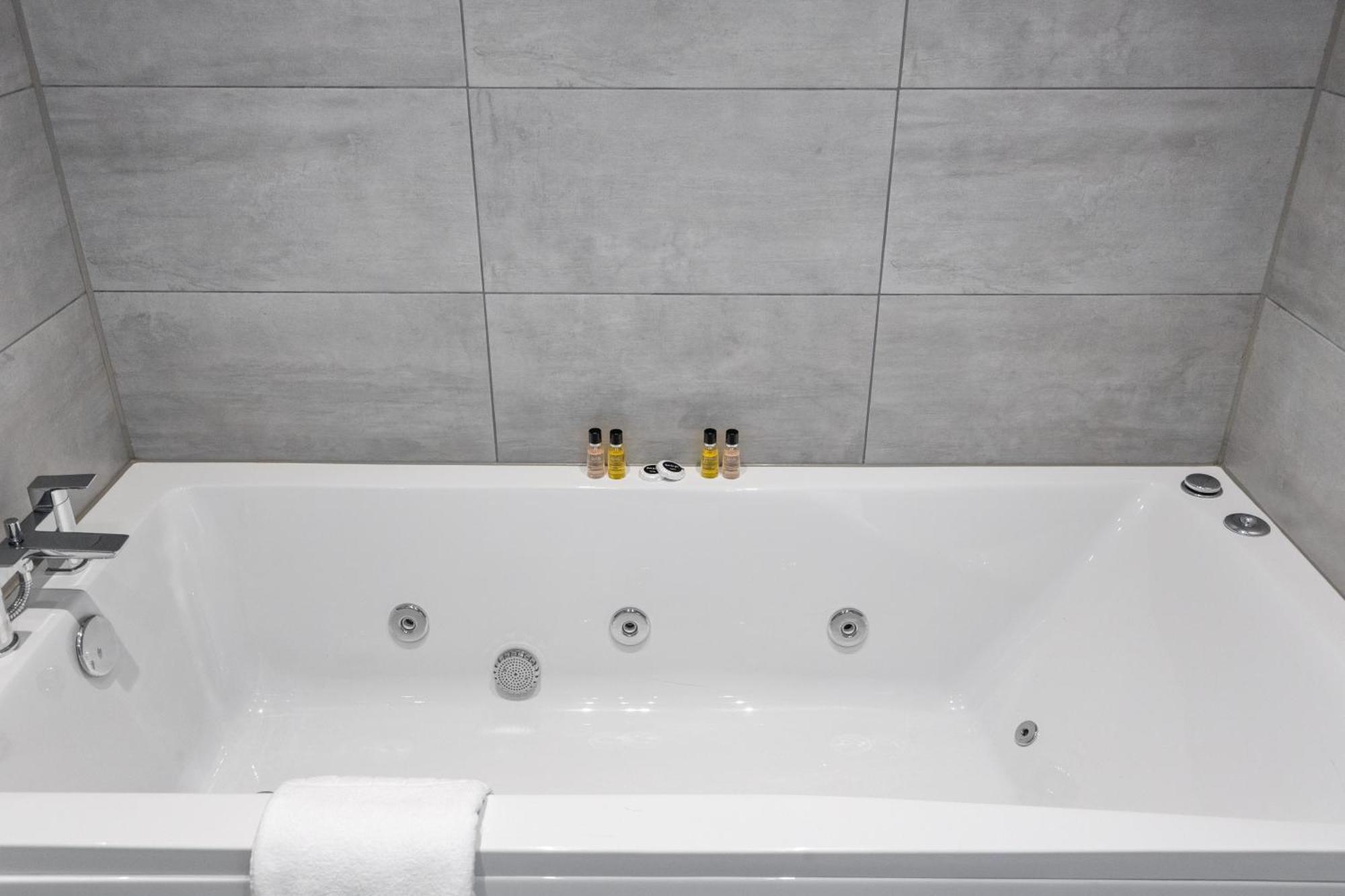 Modern 2 Bedroom 3 Min Walk To Tube Station Leilighet