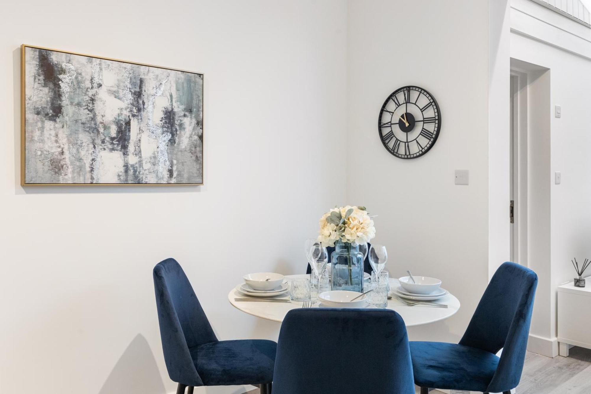 Modern 2 Bedroom 3 Min Walk To Tube Station Leilighet London