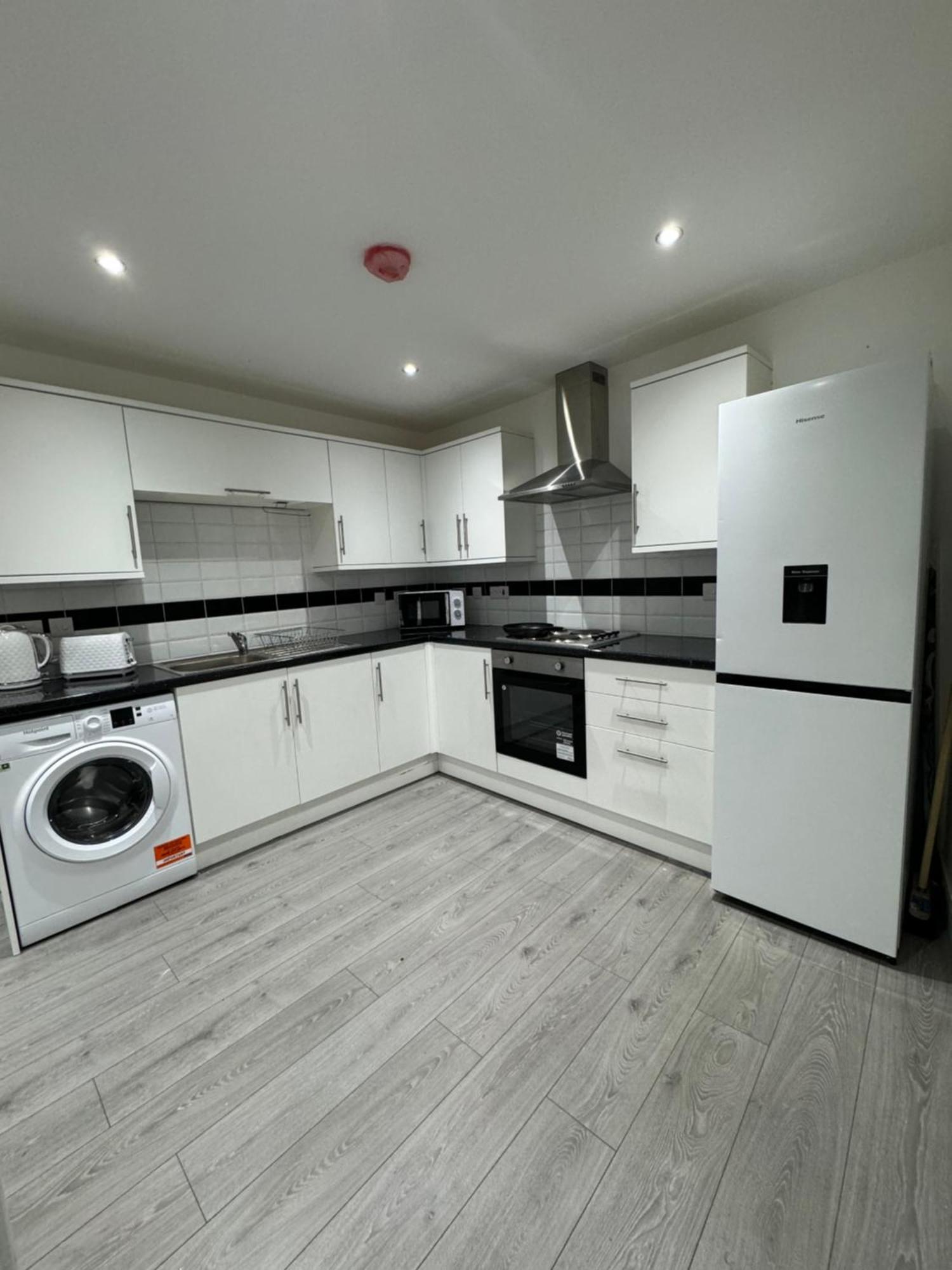 Fully Furnished 1 Bedroom Flat Leilighet London