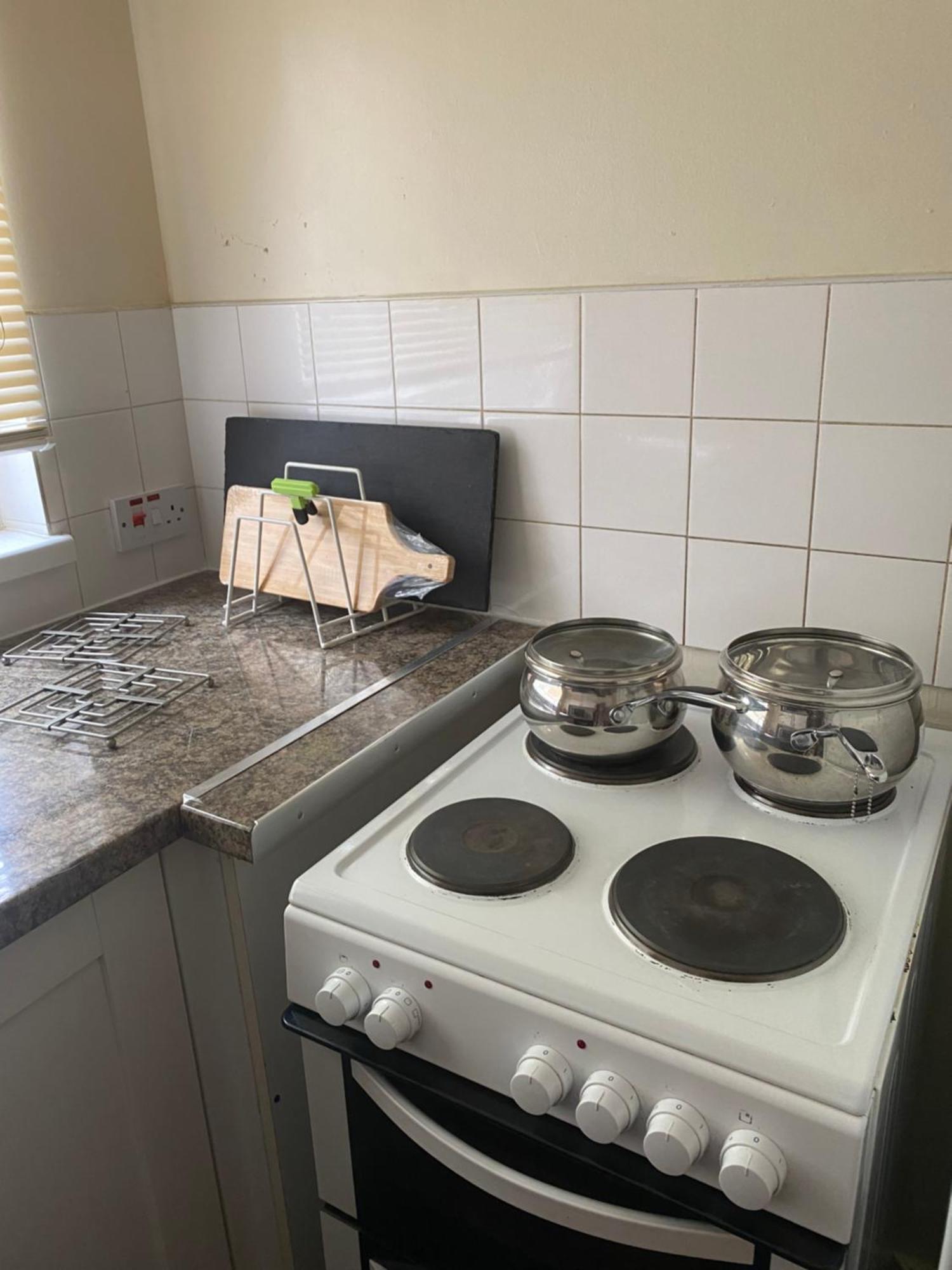 Fabulous Furnished In Beckton Apartment *