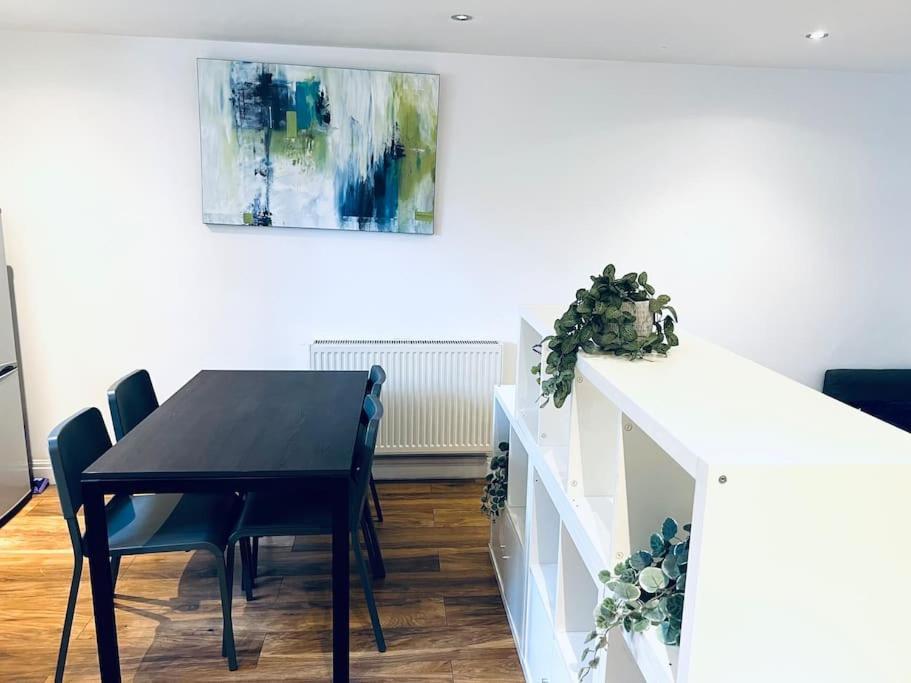 Gorgeous One Bed Flat In Central * Londen