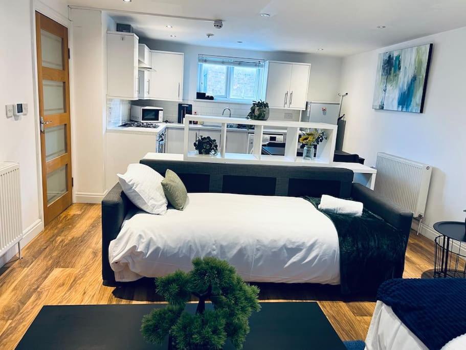 Gorgeous One Bed Flat In Central *