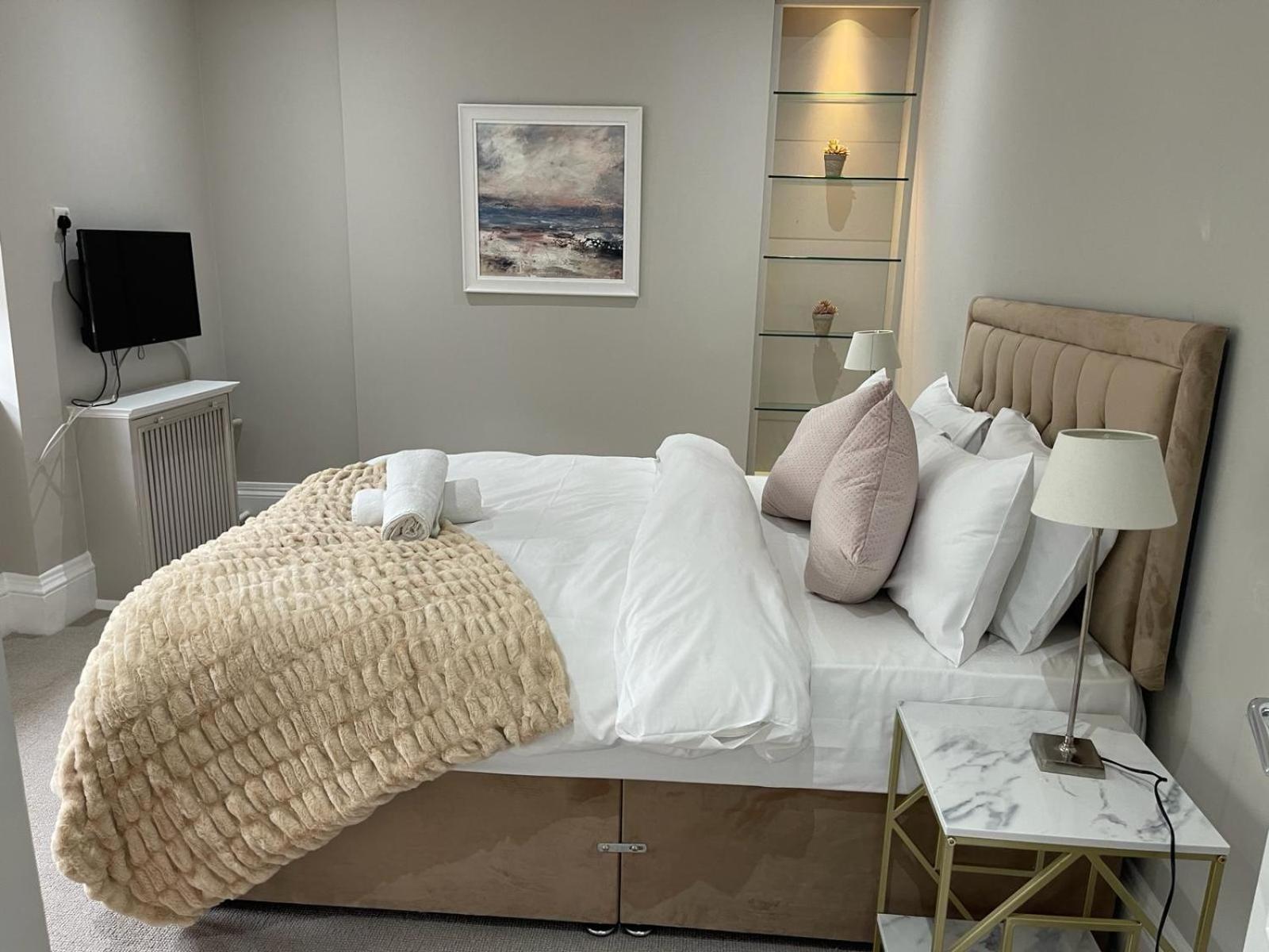 Falcon Group Great Cumberland Place Aparthotel London