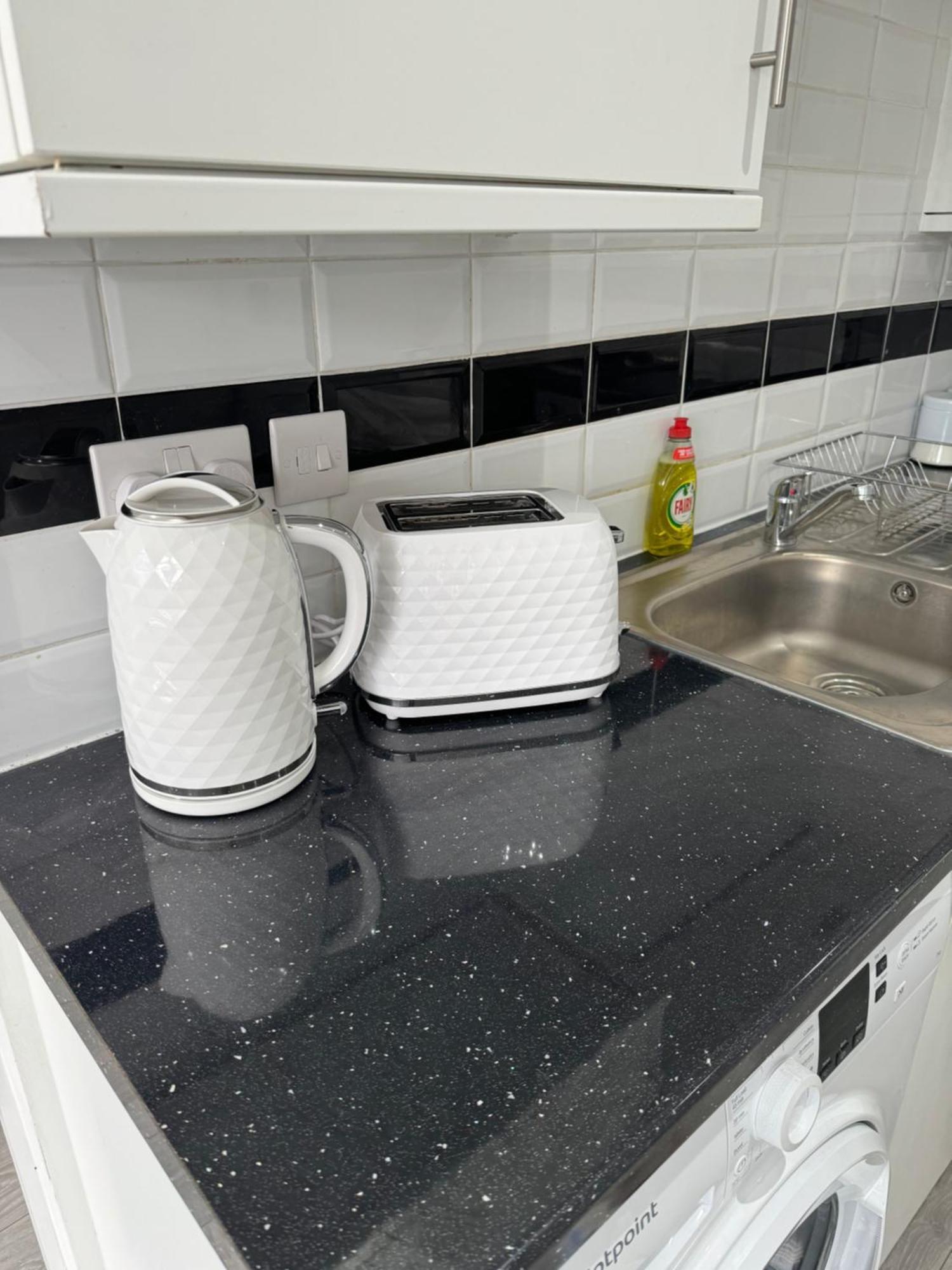 Leilighet Fully Furnished 1 Bedroom Flat *