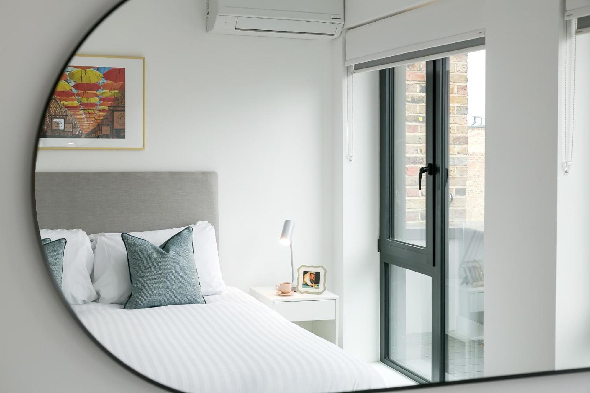 Urban Chic - Marine Apartment London