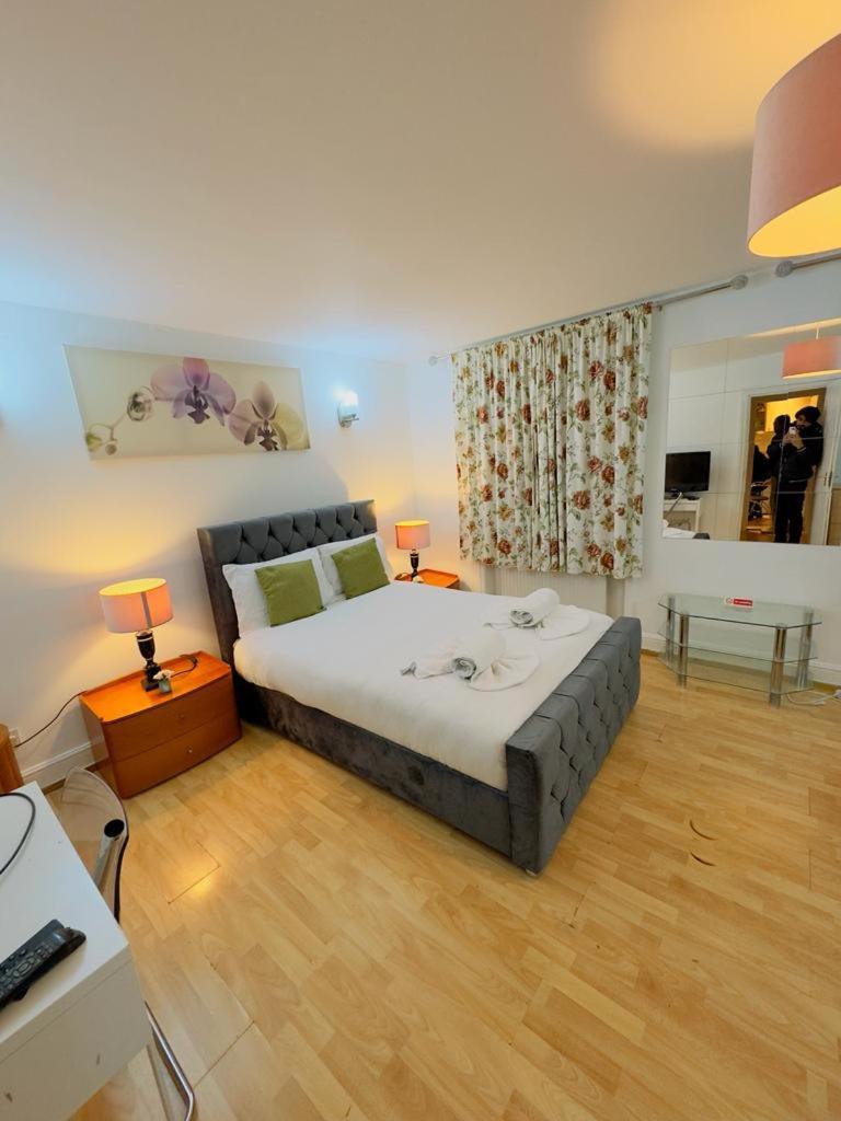 Bright Budget Studio In Apartment *
