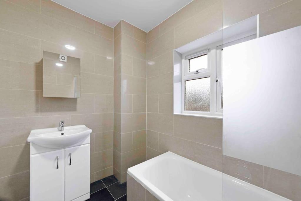 Apartment New 1 Bed Westfield/ Chiswick/ Hammersmith