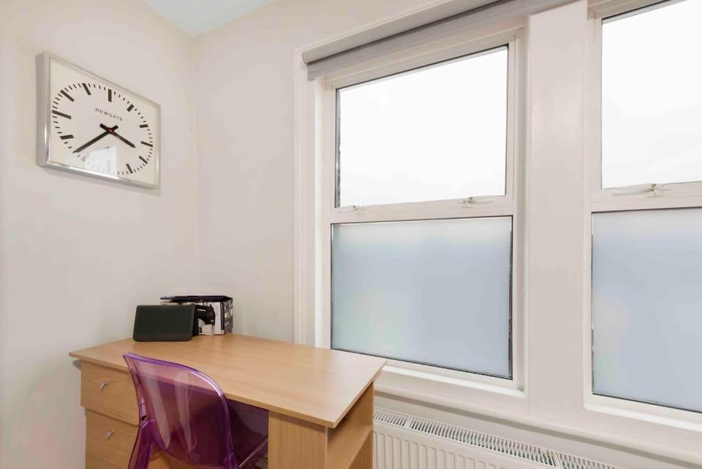 New 1 Bed Westfield/ Chiswick/ Hammersmith Apartment London