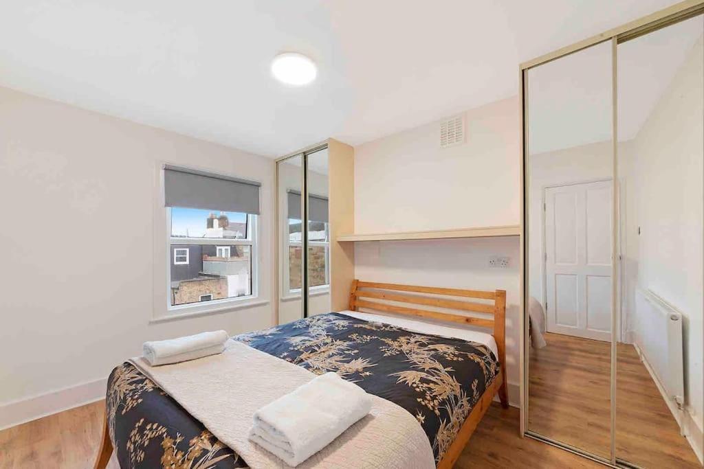 New 1 Bed Westfield/ Chiswick/ Hammersmith London