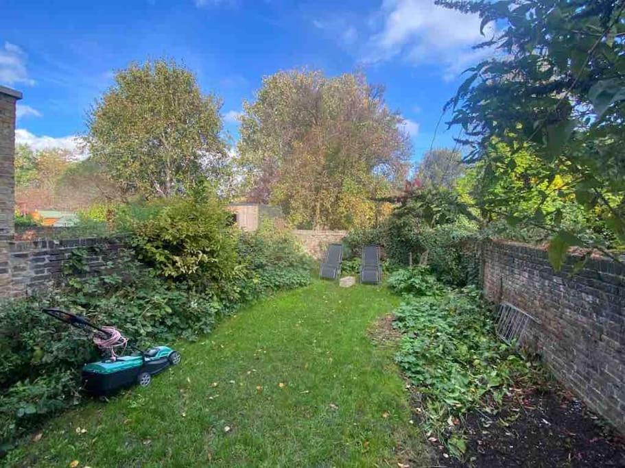 North Kensington Westfield 3 Bedroom New Deluxaprt
