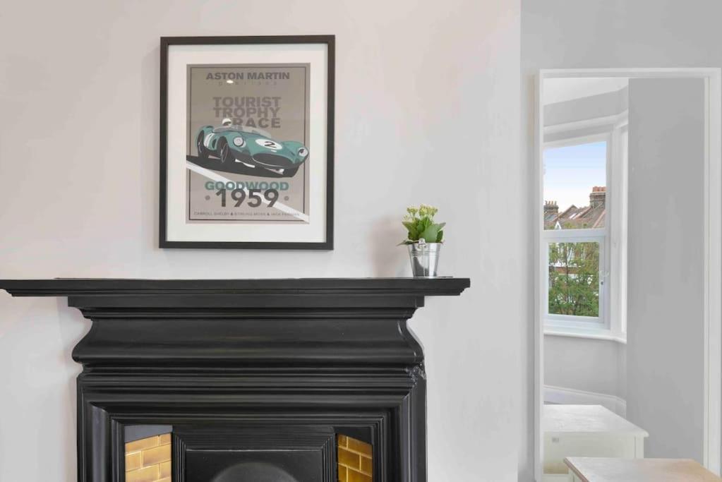 North Kensington Westfield 3 Bedroom New Deluxaprt Apartment *
