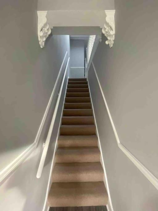 North Kensington Westfield 3 Bedroom New Deluxaprt *