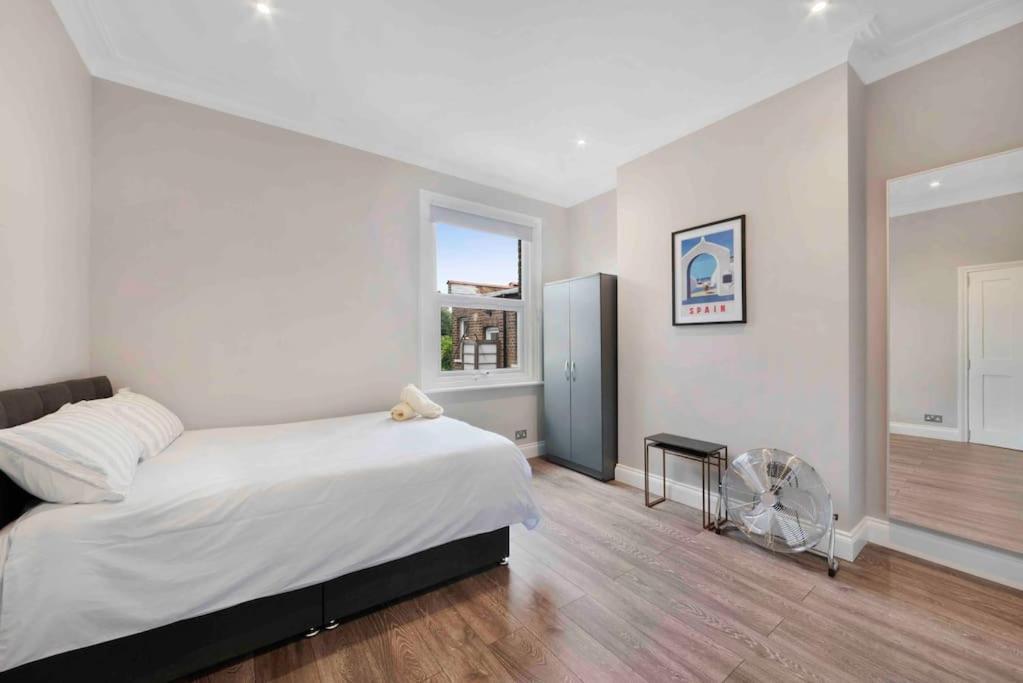 North Kensington Westfield 3 Bedroom New Deluxaprt * London