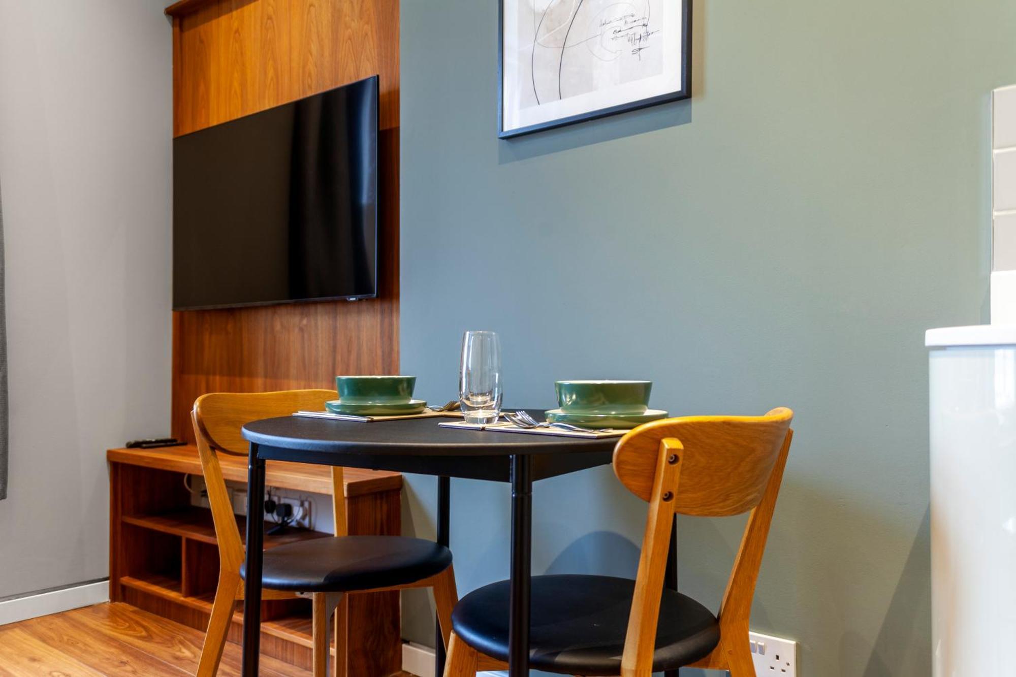 Bright & Modern 1bdr Flat Near Lakeside Road * London