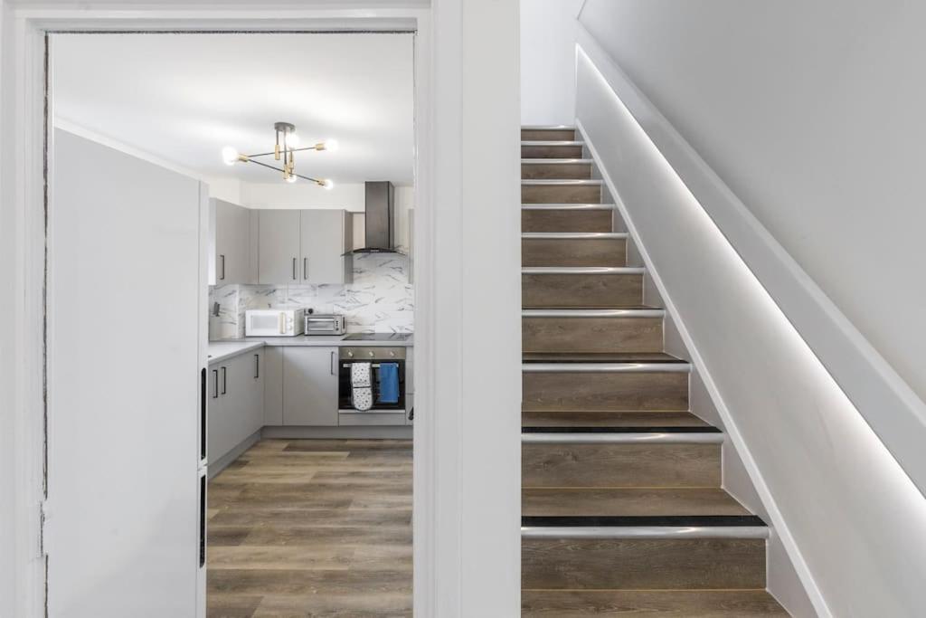 Shard View 2br Next Tower Bridge Apartment *