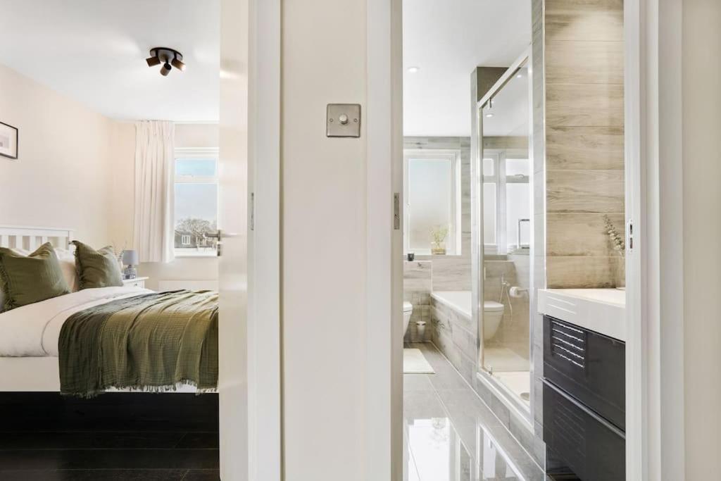 The Camden Bright & Beautiful 2-bed Retreat Leilighet London