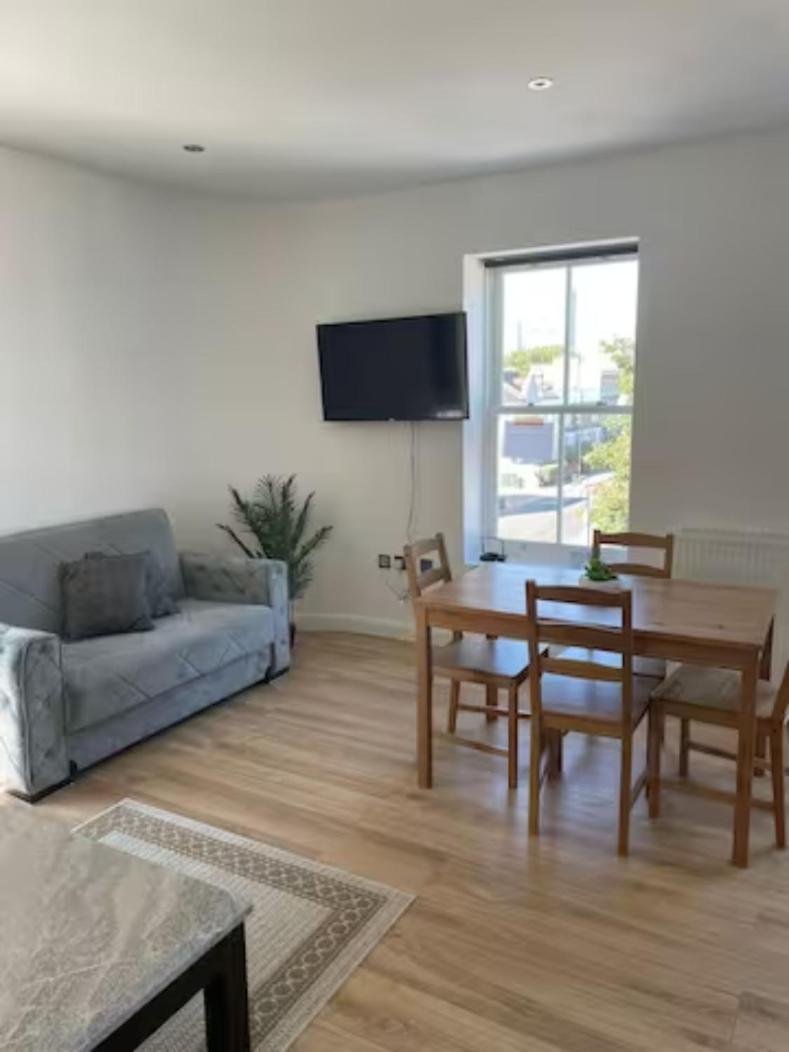 Battersea Central Flat For 4 15 Mins To Eye/power Station Bs4 Apartment *