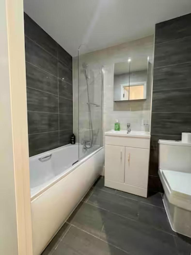 Apartment Battersea Central Flat For 4 15 Mins To Eye/power Station Bs4