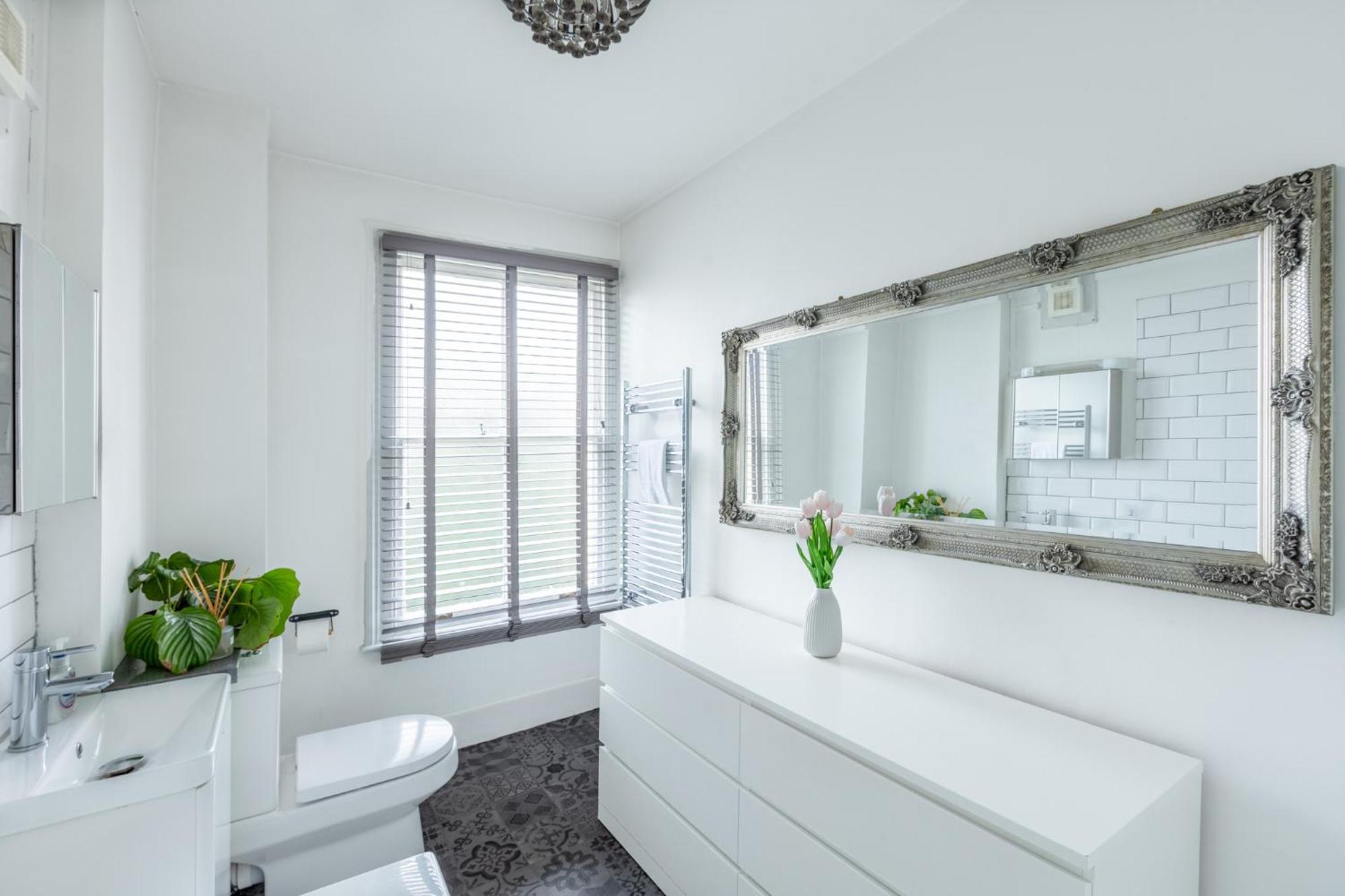 Peacefully Set 2level 2br Btw Brixton & Camberwell London