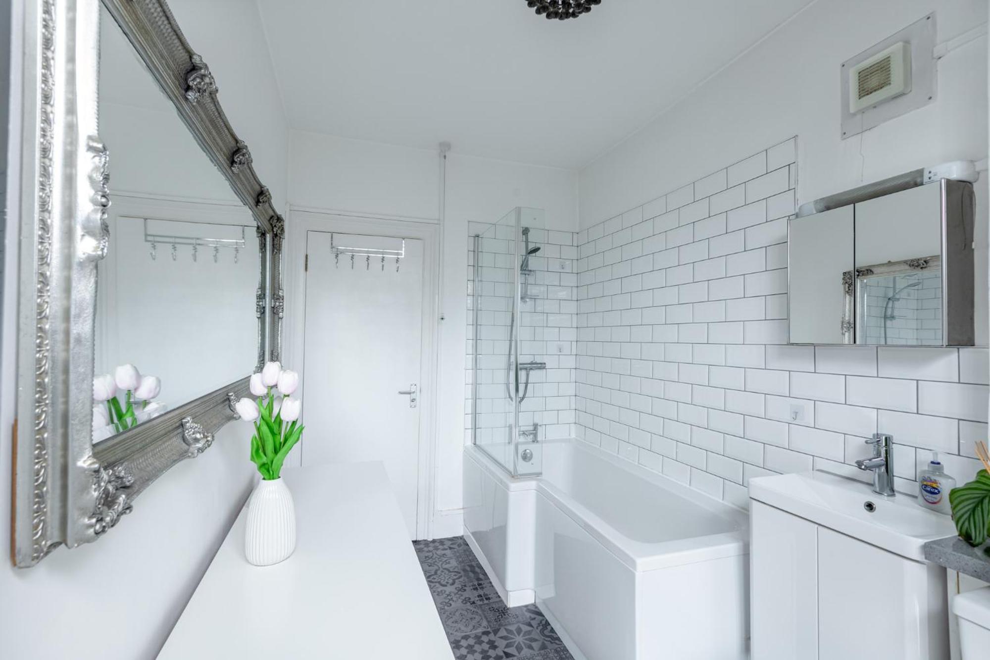 Peacefully Set 2level 2br Btw Brixton & Camberwell * London