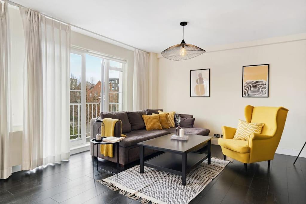 The Camden Bright & Beautiful 2-bed Retreat Leilighet