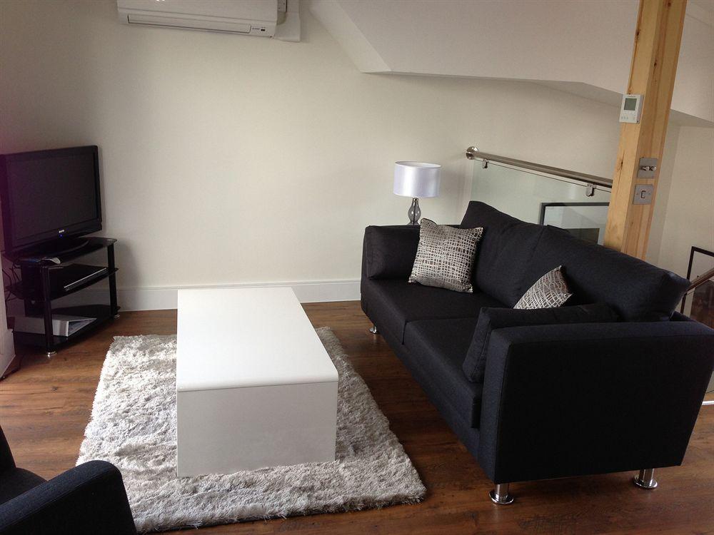 Max Serviced Commercial Road Apartamento Londres