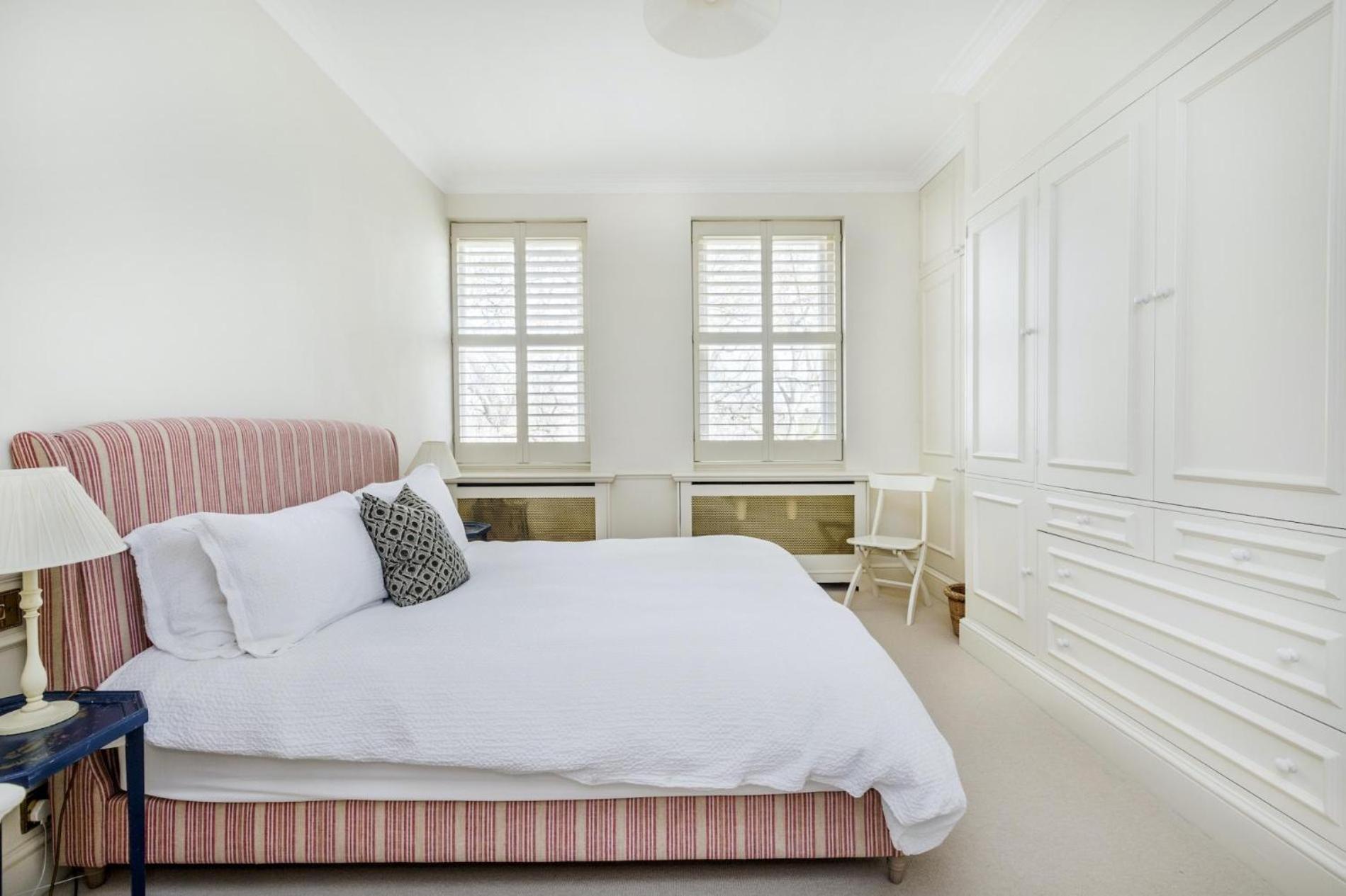 The Baby's Breath 2 Bedroom With Patio In Chelsea Apartment