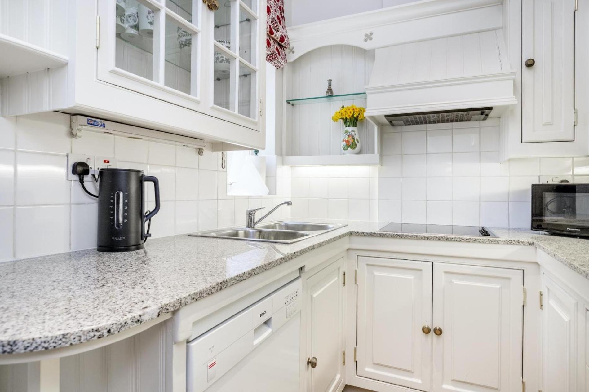 The Baby's Breath 2 Bedroom With Patio In Chelsea Apartment