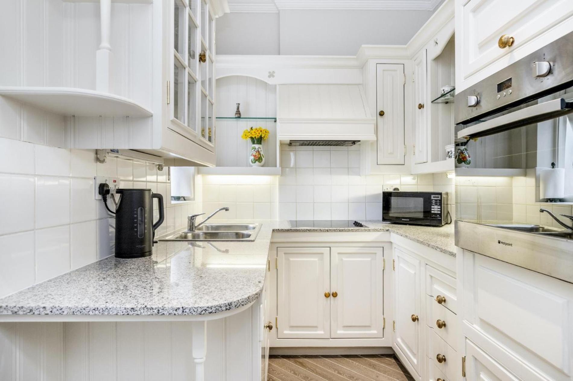 The Baby's Breath 2 Bedroom With Patio In Chelsea Apartment *