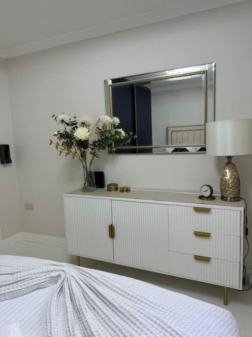 Apartment 1 Bedroom Luxury Flat In Kensington