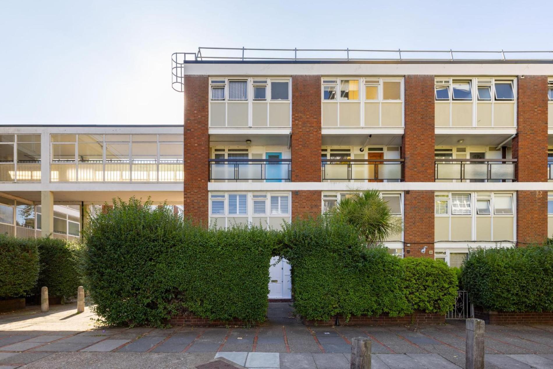 Battersea Set - 3 Bedroom With Garden Apartment