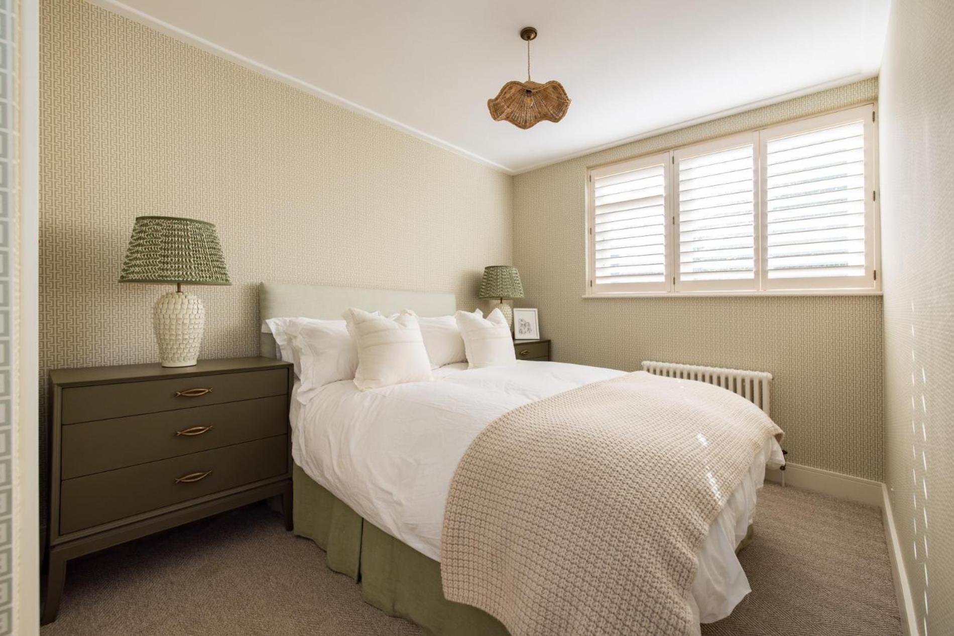 Apartment Battersea Set - 3 Bedroom With Garden